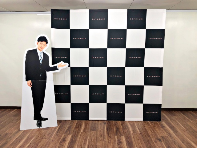 株式会社コトブキ様　屋内用バックパネルスタンド